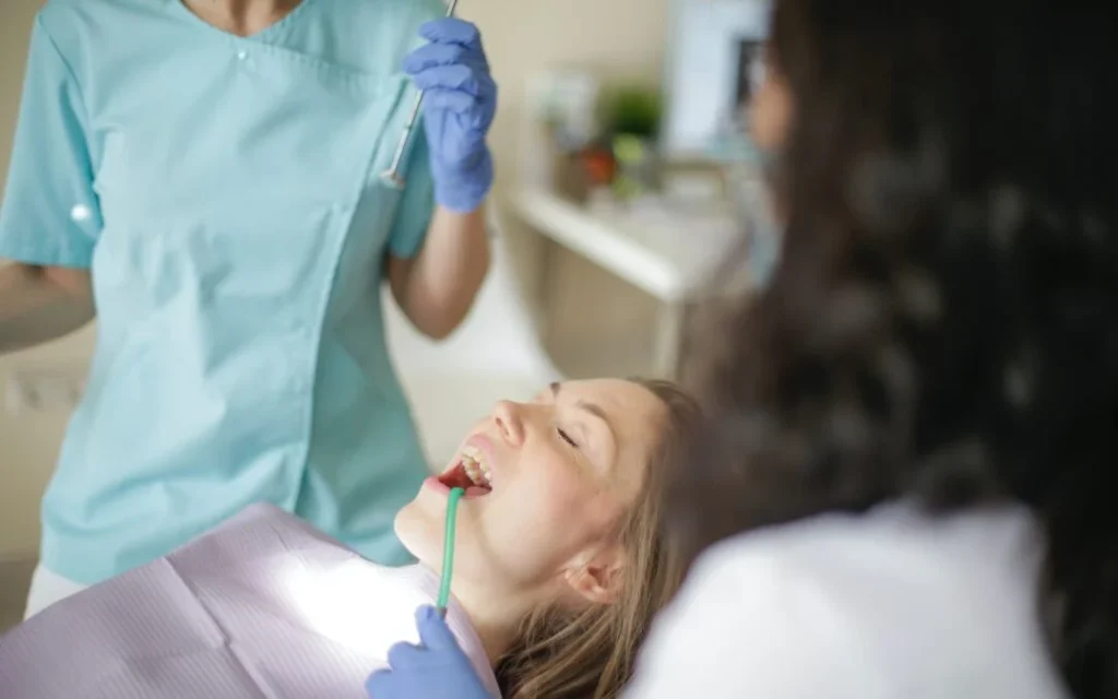 How Dentists Spot Cracks Scunthorpe